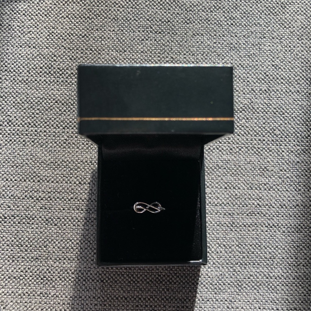 NEW Size 4.5 Sterling Silver Infinity Ring